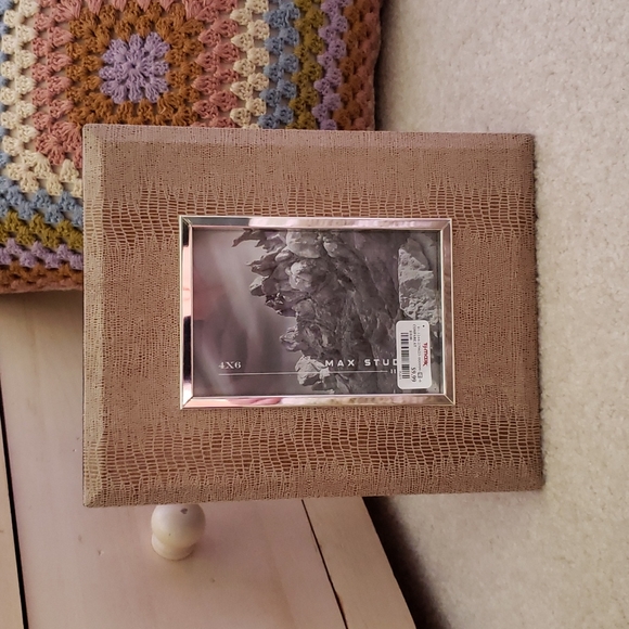 Tan and Gold frame 4"x6" - Picture 2 of 11